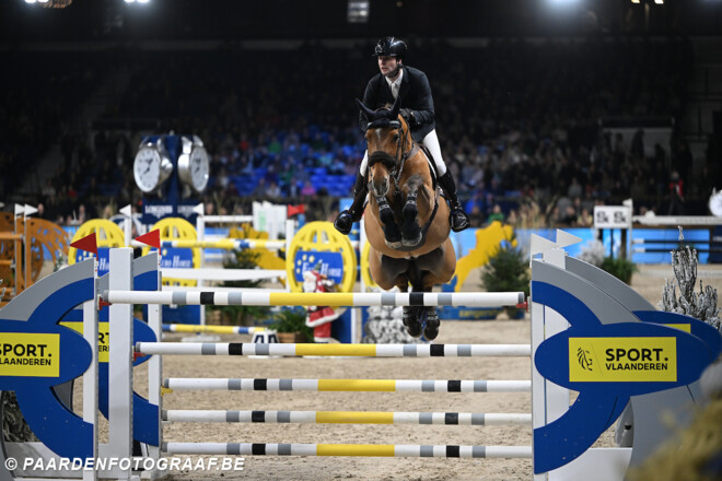 Jordy van Massenhove springt in de top 10 tijdens CSI5* GP van Basel