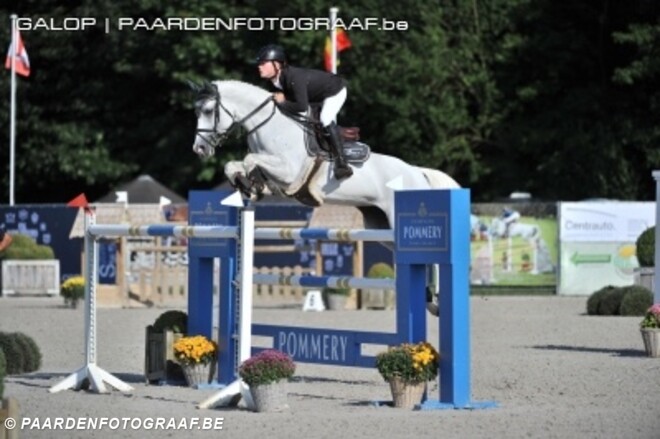 Pieter Kenis klopt Vrins met twee paarden