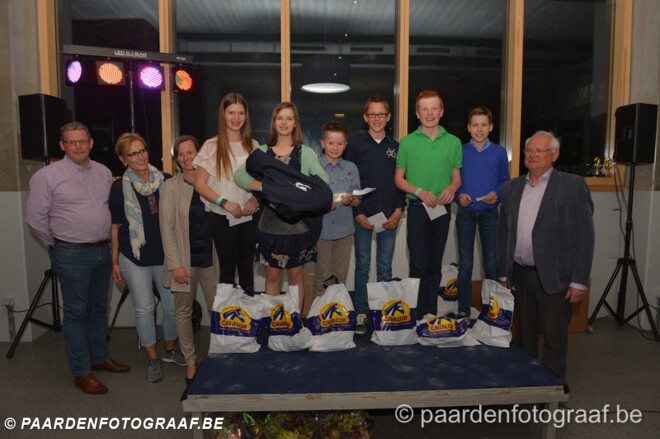 Kampioenen ponycriterium gehuldigd